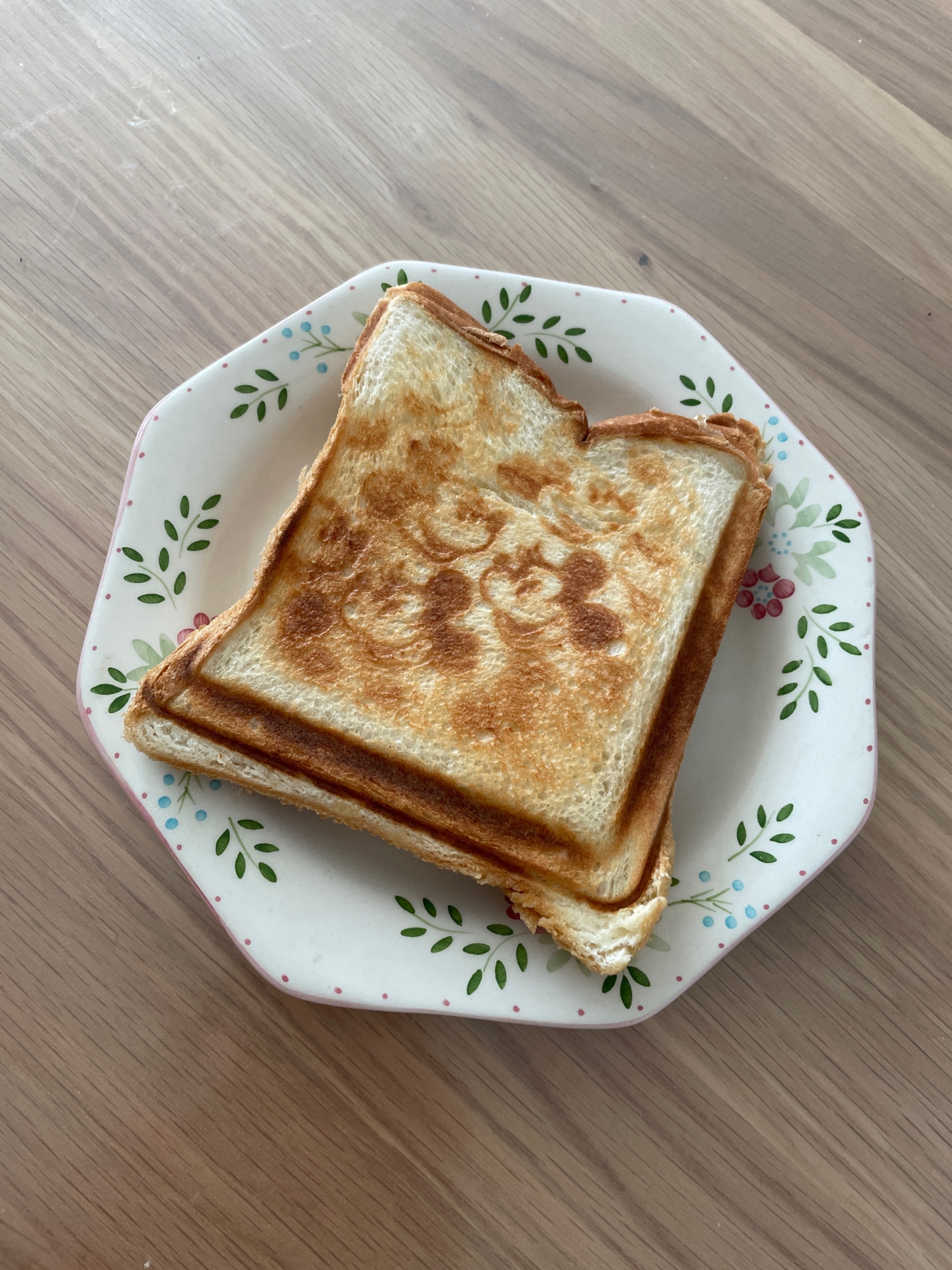 ポテトサラダとキャベツときゅうりのホットサンド