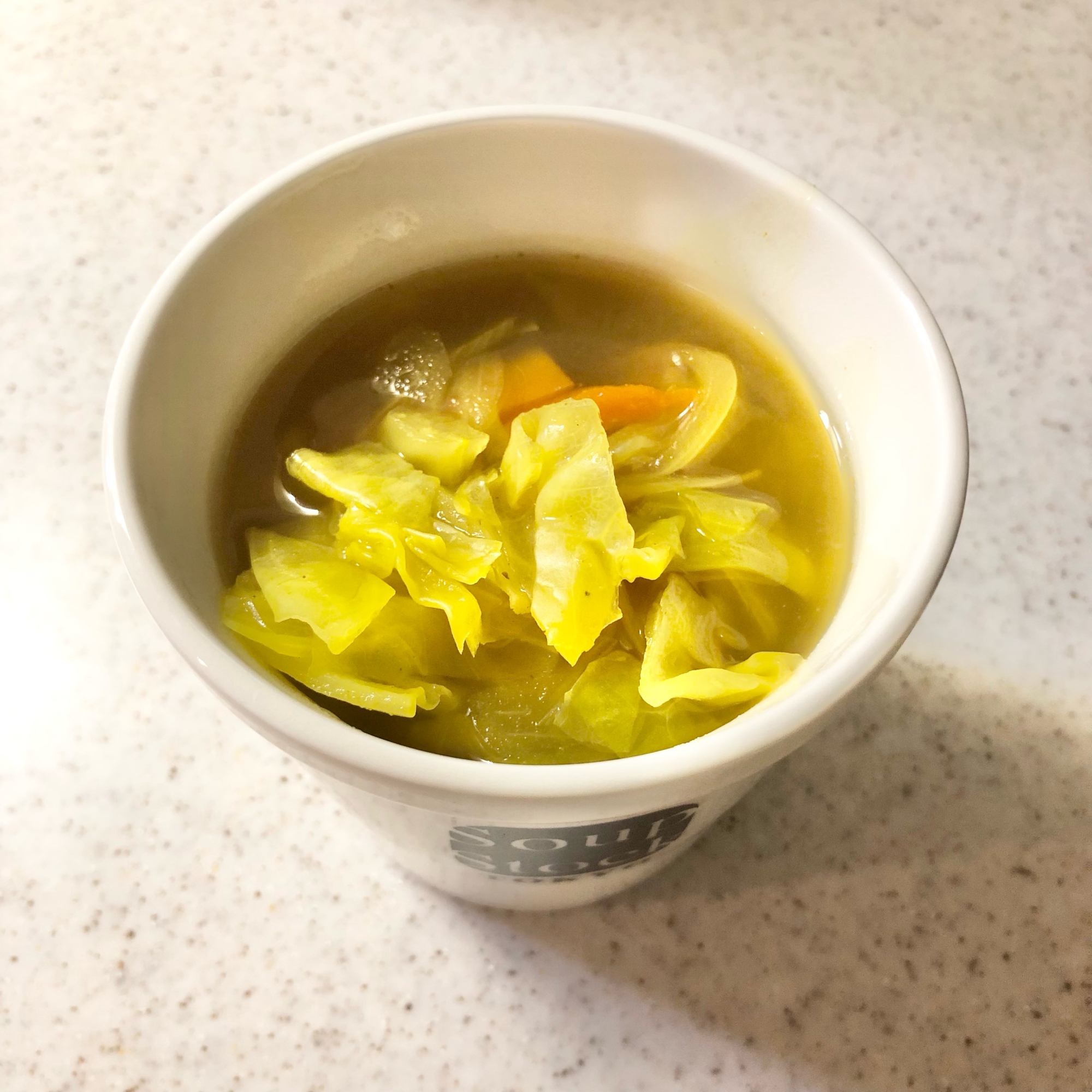 カレー風味のコンソメスープ