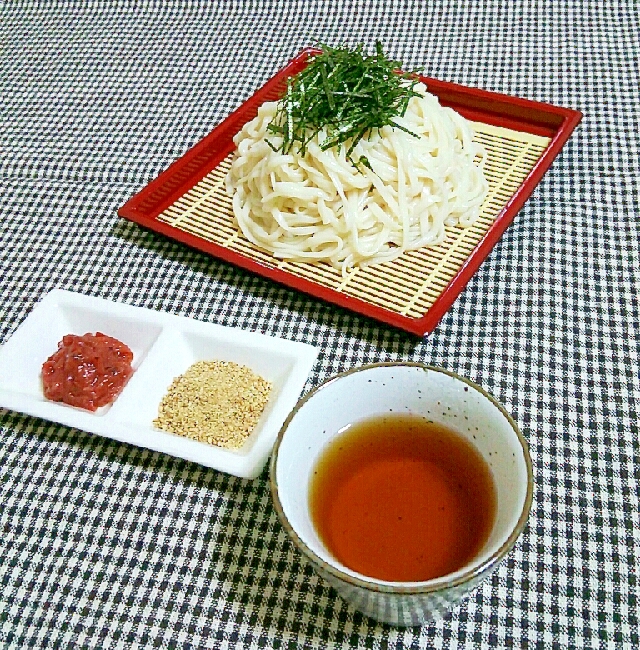 梅とすりごまのつけ麺うどん