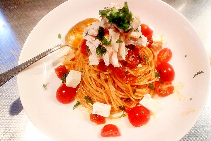 【5分で簡単】バジルチキンの冷製パスタ