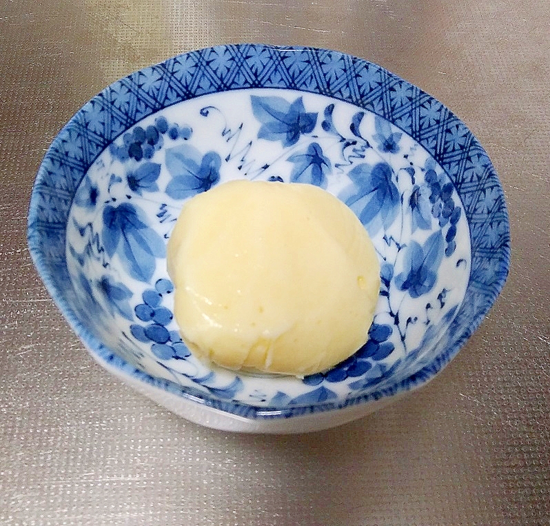 牛乳・砂糖・卵で作る濃厚バニラアイスクリーム