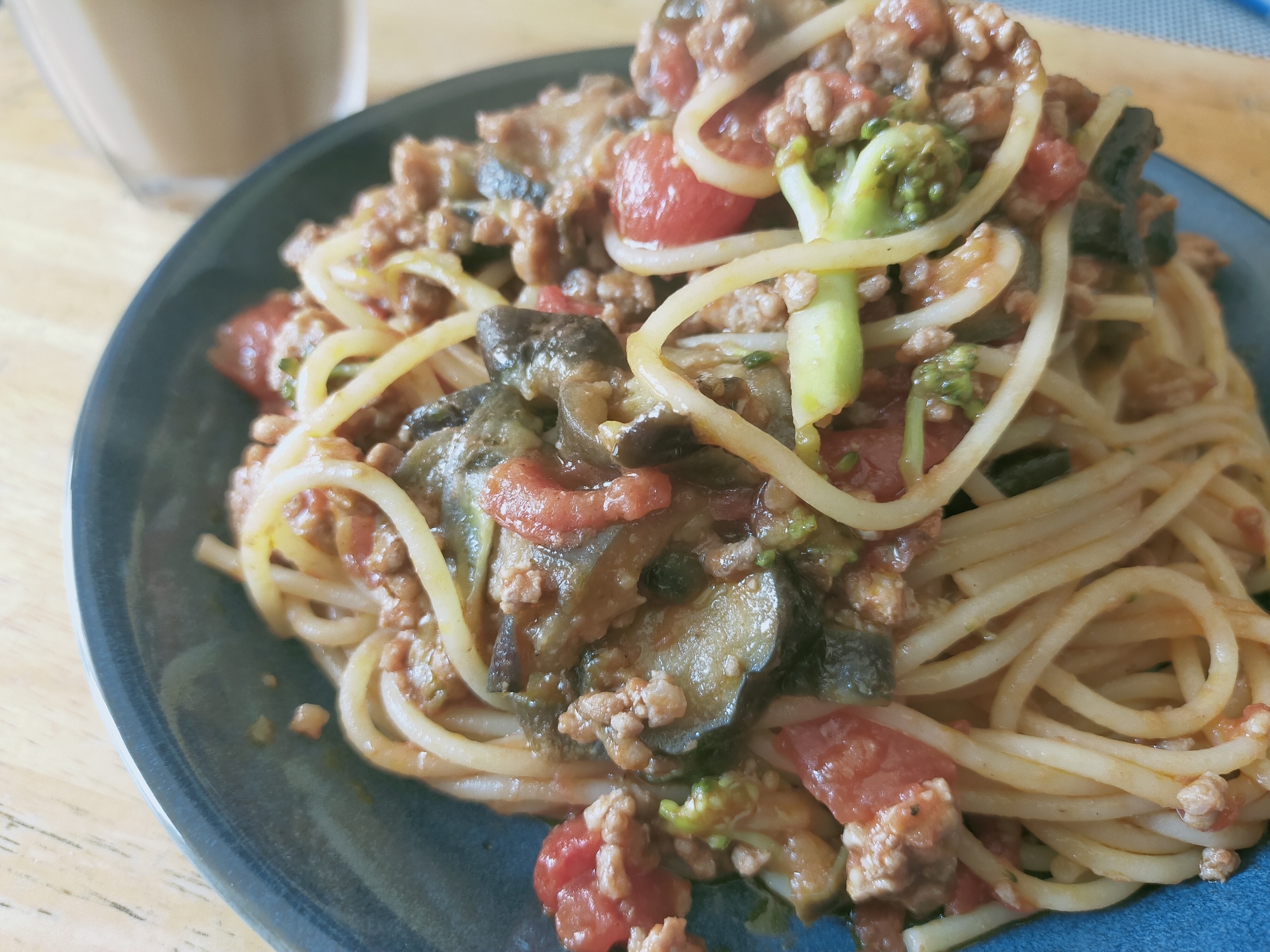 茄子たっぷりトマトソースパスタ