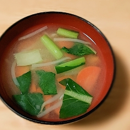 人参もやし小松菜の味噌汁