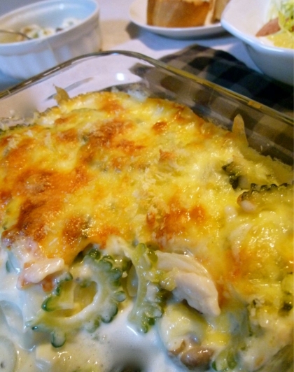 半分の量で作りました。
ゴーヤのほろ苦とチーズの甘みが相性バッチリで美味しい！！
お豆腐の食感も良く、初めて食べる味わいでした。
大人２人にはちょうど良いです☆