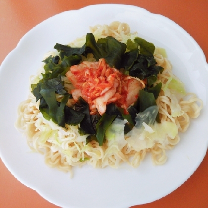 カップ麺にチョイ足し☆わかめキムチ焼きそば