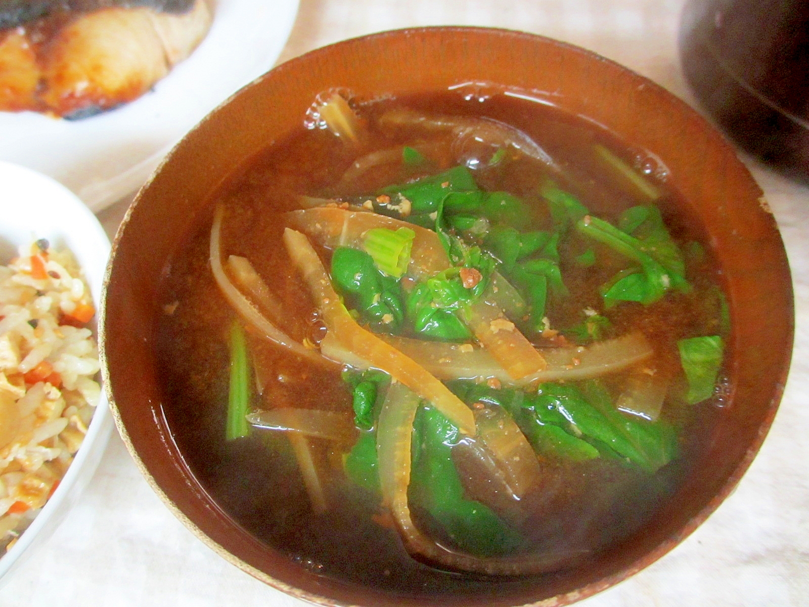 大根とほうれん草の味噌汁