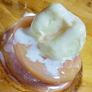 白桃のコンポート(バニラアイス添え)