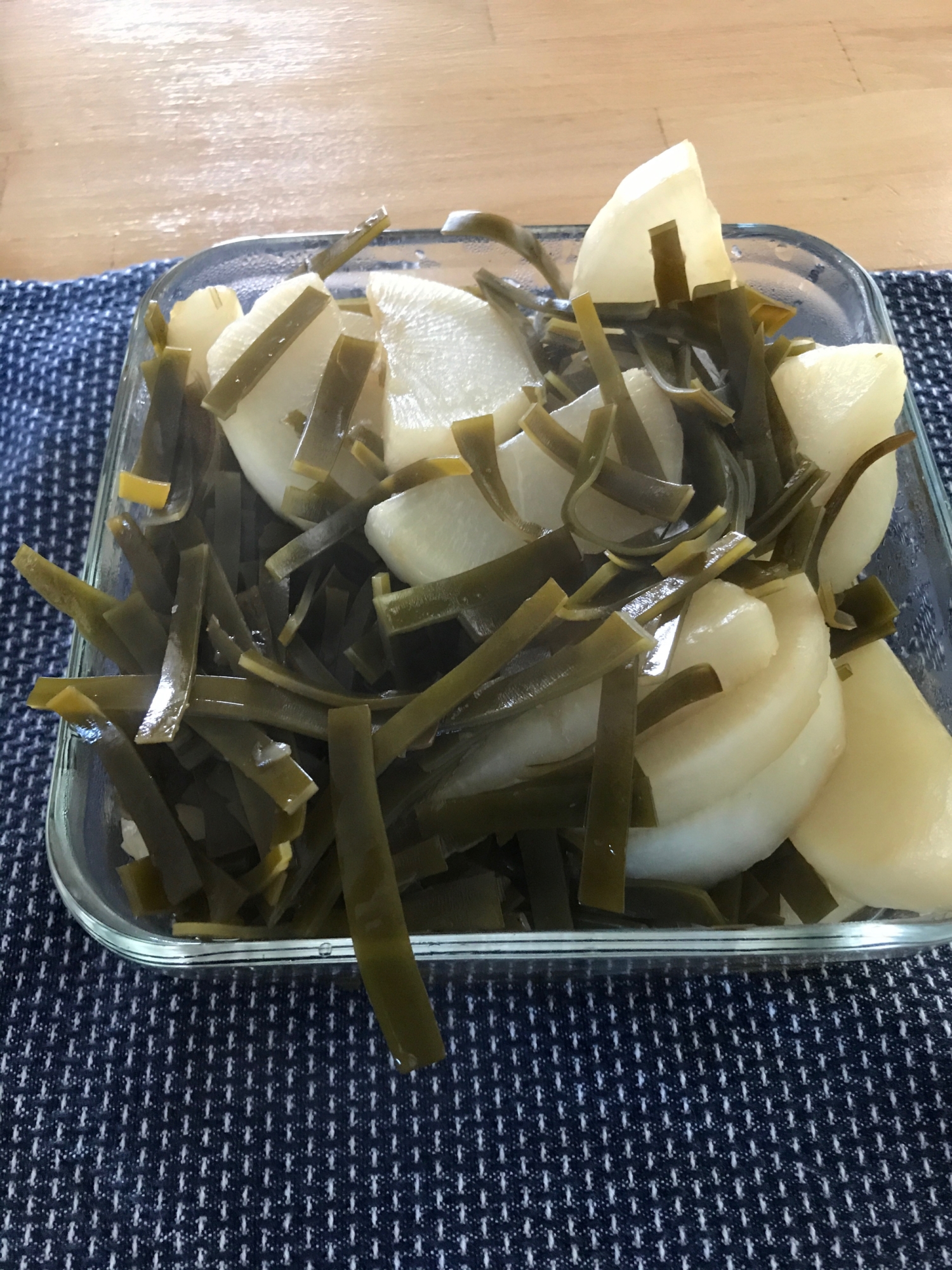 出し昆布と大根の煮物