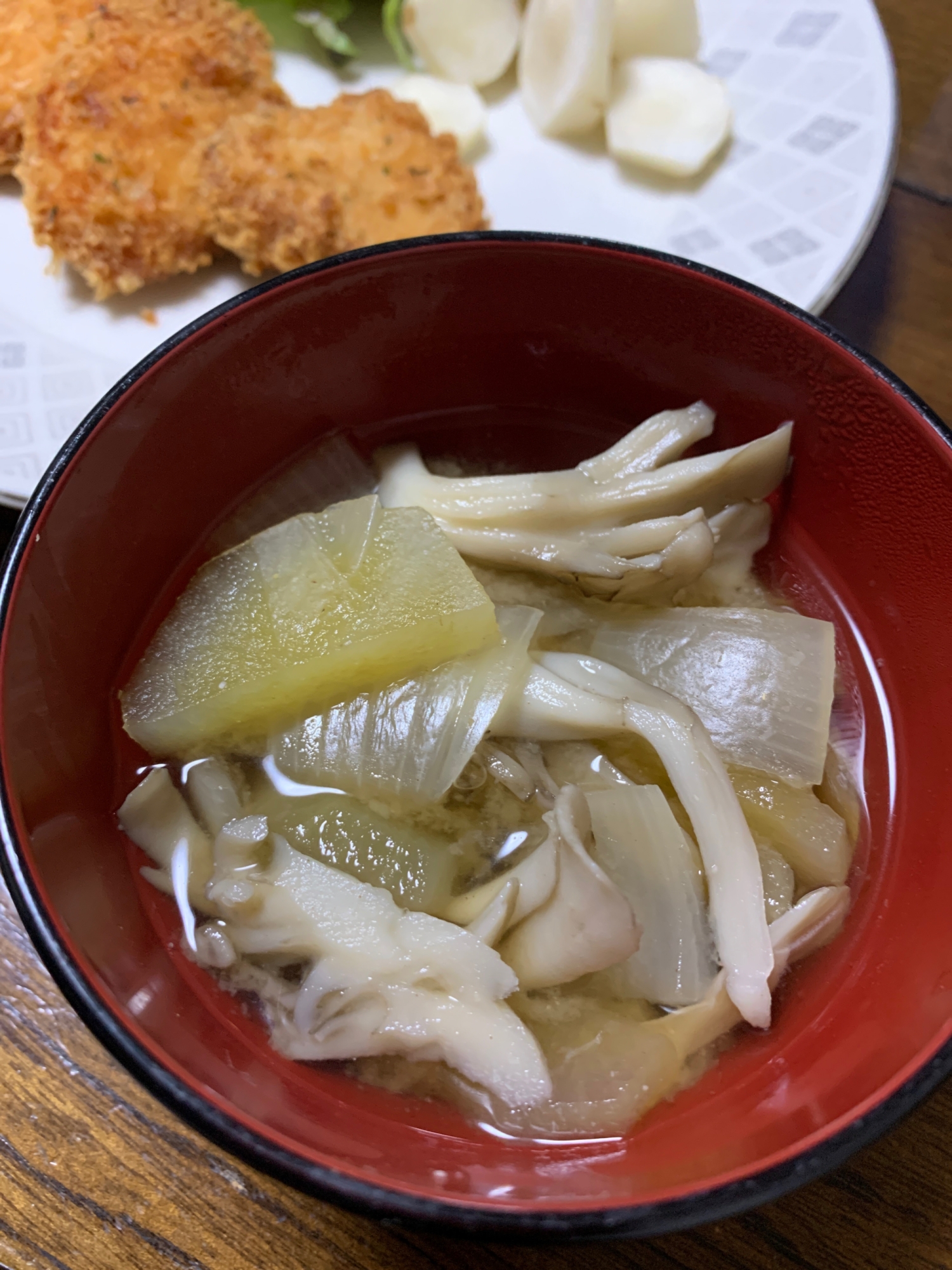 玉ねぎとヤーコンと舞茸の味噌汁