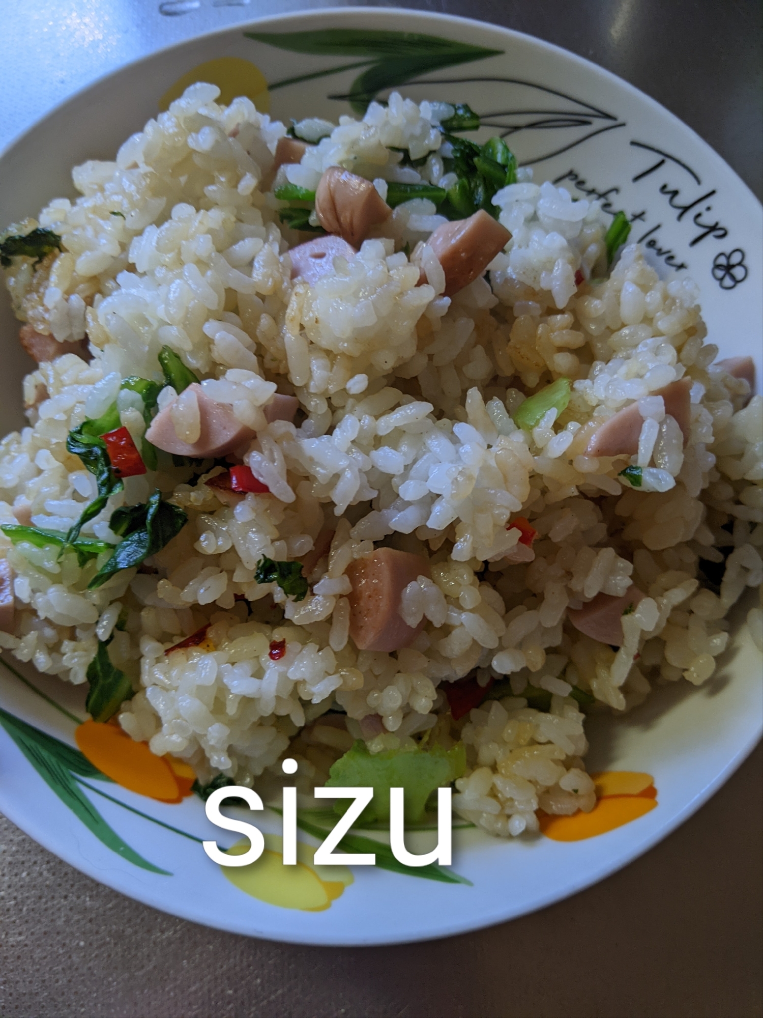 魚肉ソーセージとレタスのチャーハン
