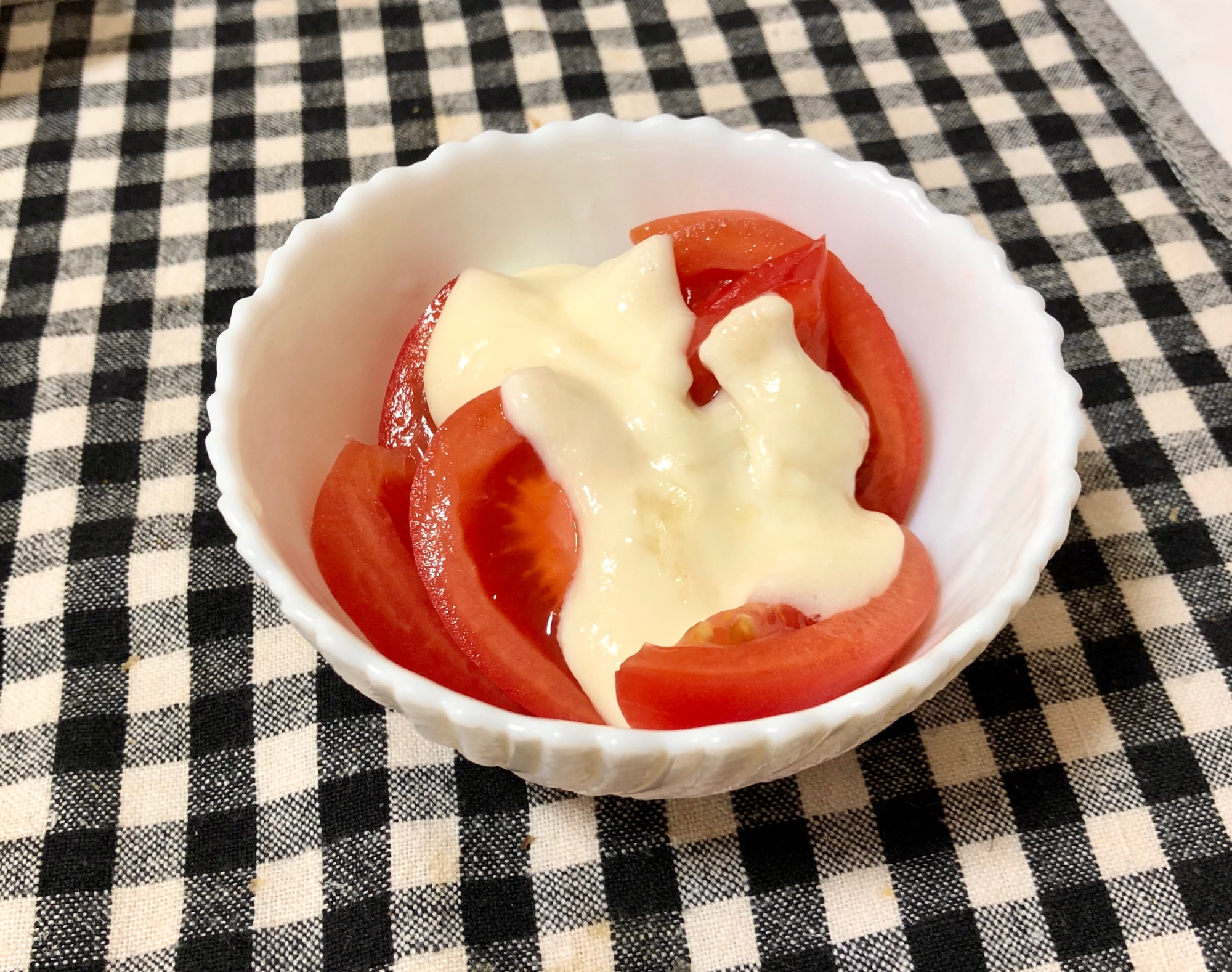 【簡単】トマトのたっぷりチーズソースがけ