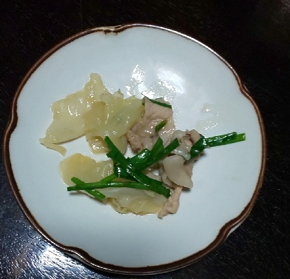 豚肉とキャベツ、にらの炒め物