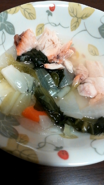 鮭の切り身の具だくさんの白菜スープ！