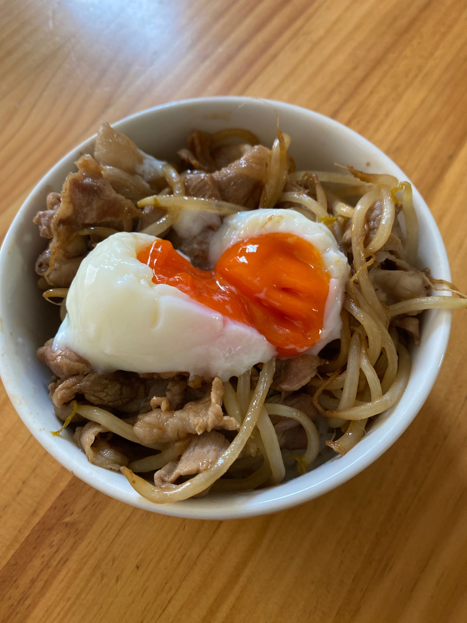 1人ランチにも！簡単豚もやし丼