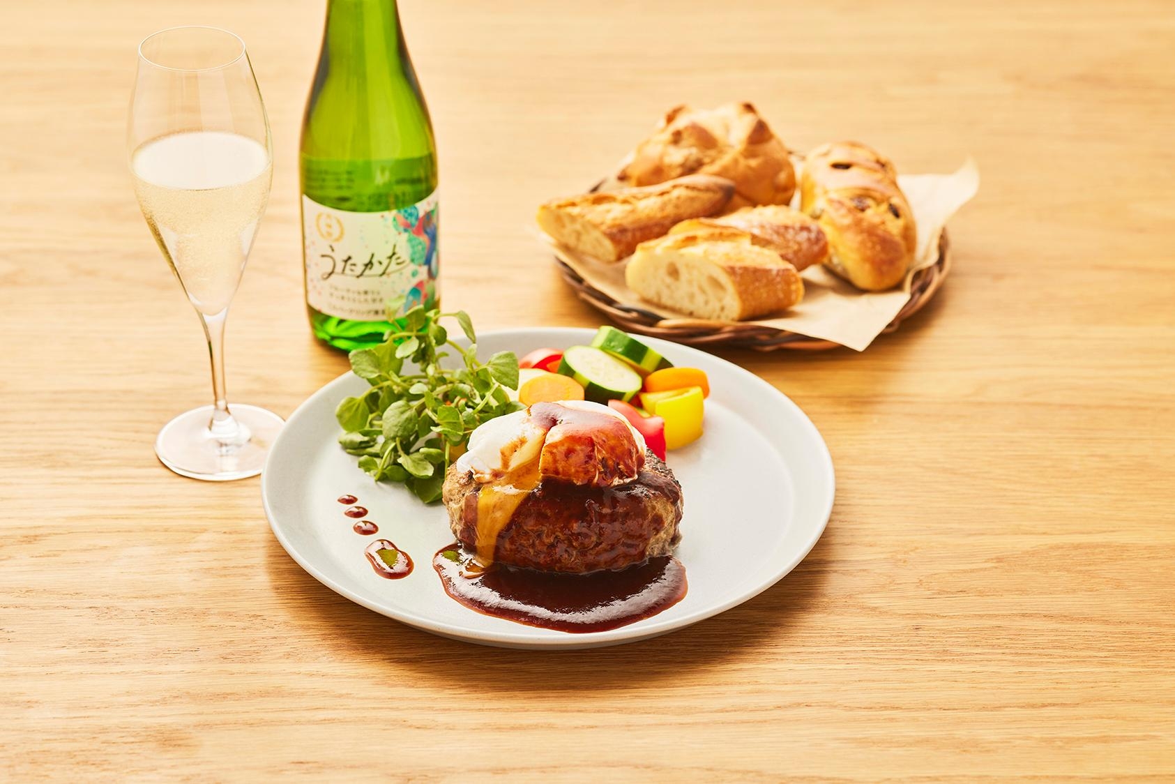 お酒に合う！ポーチドエッグをのせた絶品ハンバーグ！