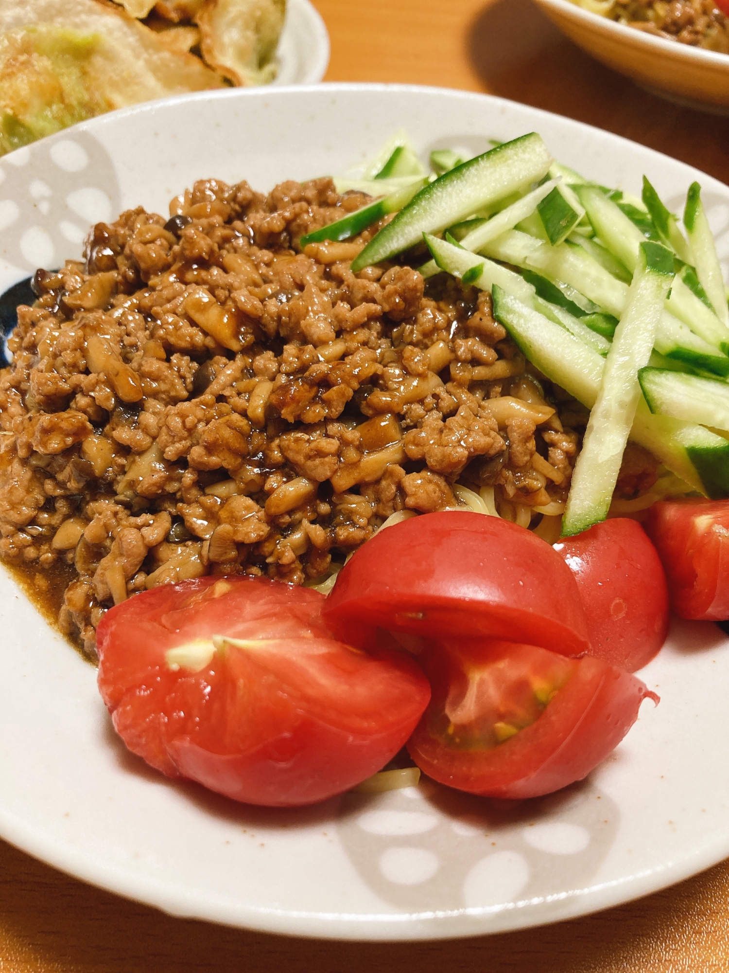 キノコでカサ増しジャージャー麺