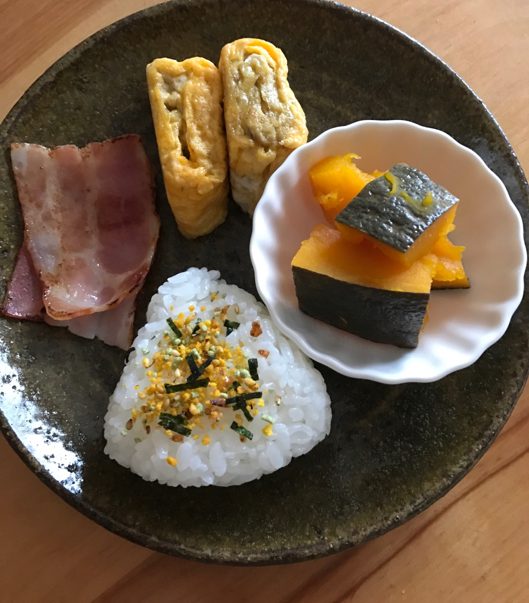 ふりかけおむすびの朝ごはんプレート