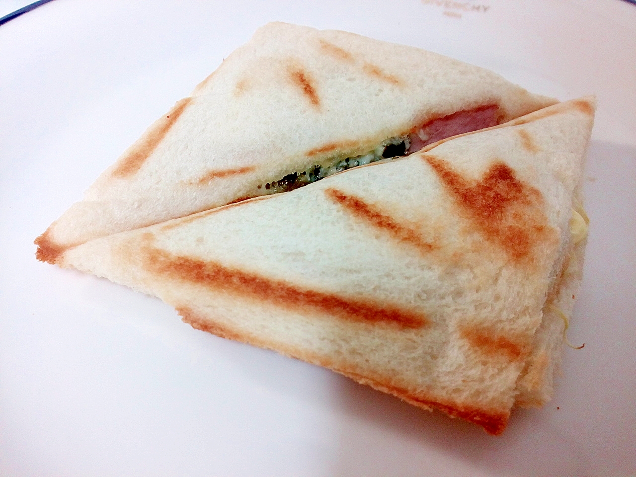 キャベツ・魚ニソ・高菜漬け・チーズのホットサンド