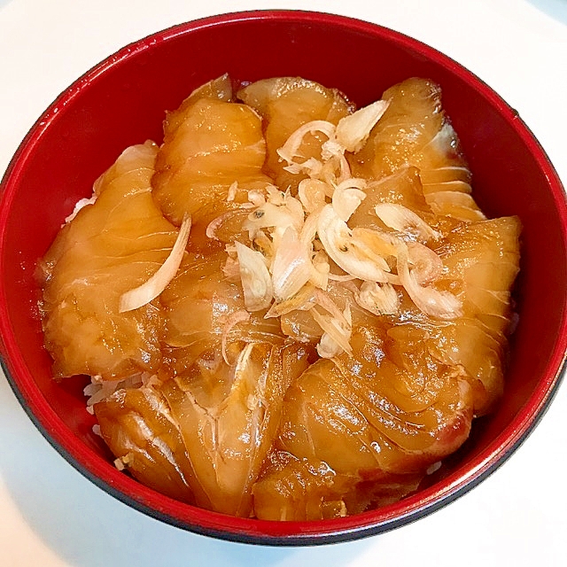 豪華に盛り付け☆むつの漬け丼