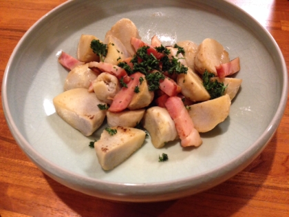 里芋の新しい食べ方。
美味しかったです。絶対また作りますー！
写真の色がなんや美味しそうじゃないけど、美味しかったんですー！ありがとうございました。