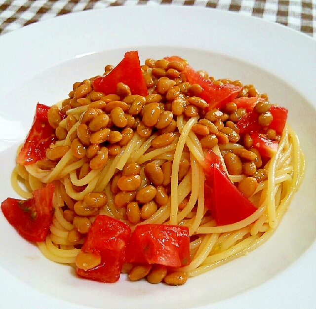 トマトと納豆のバター醤油パスタ