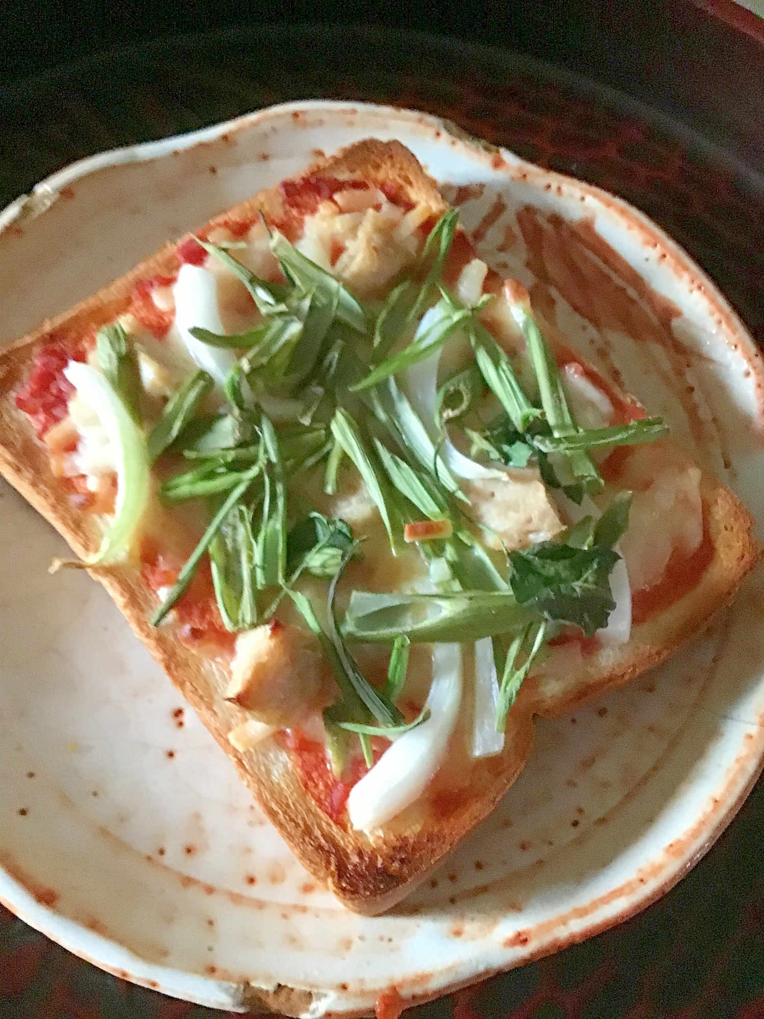 空心菜のピザトースト。