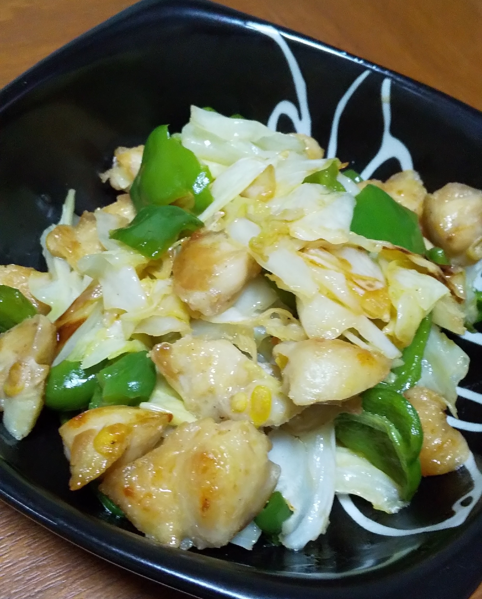 ぼんじりとキャベツとピーマンの炒め
