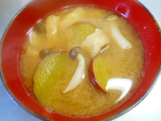 さつま芋+しめじ+油揚げの味噌汁