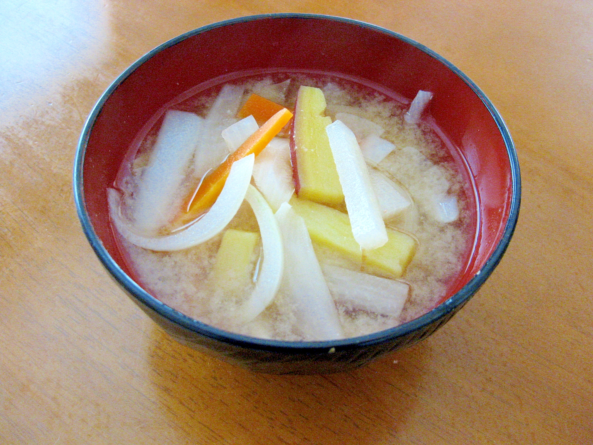 さつま芋☆大根☆玉ねぎ☆人参☆具だくさんのお味噌汁