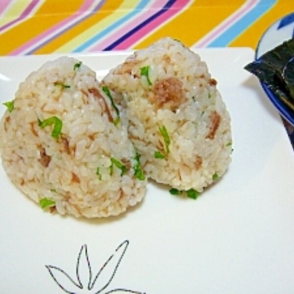 手作りコンビーフと大葉のおにぎり レシピ 作り方 By みつやん0211 楽天レシピ 手作りコンビーフと大葉のおにぎり レシピ 作り方 By みつやん0211 楽天レシピ