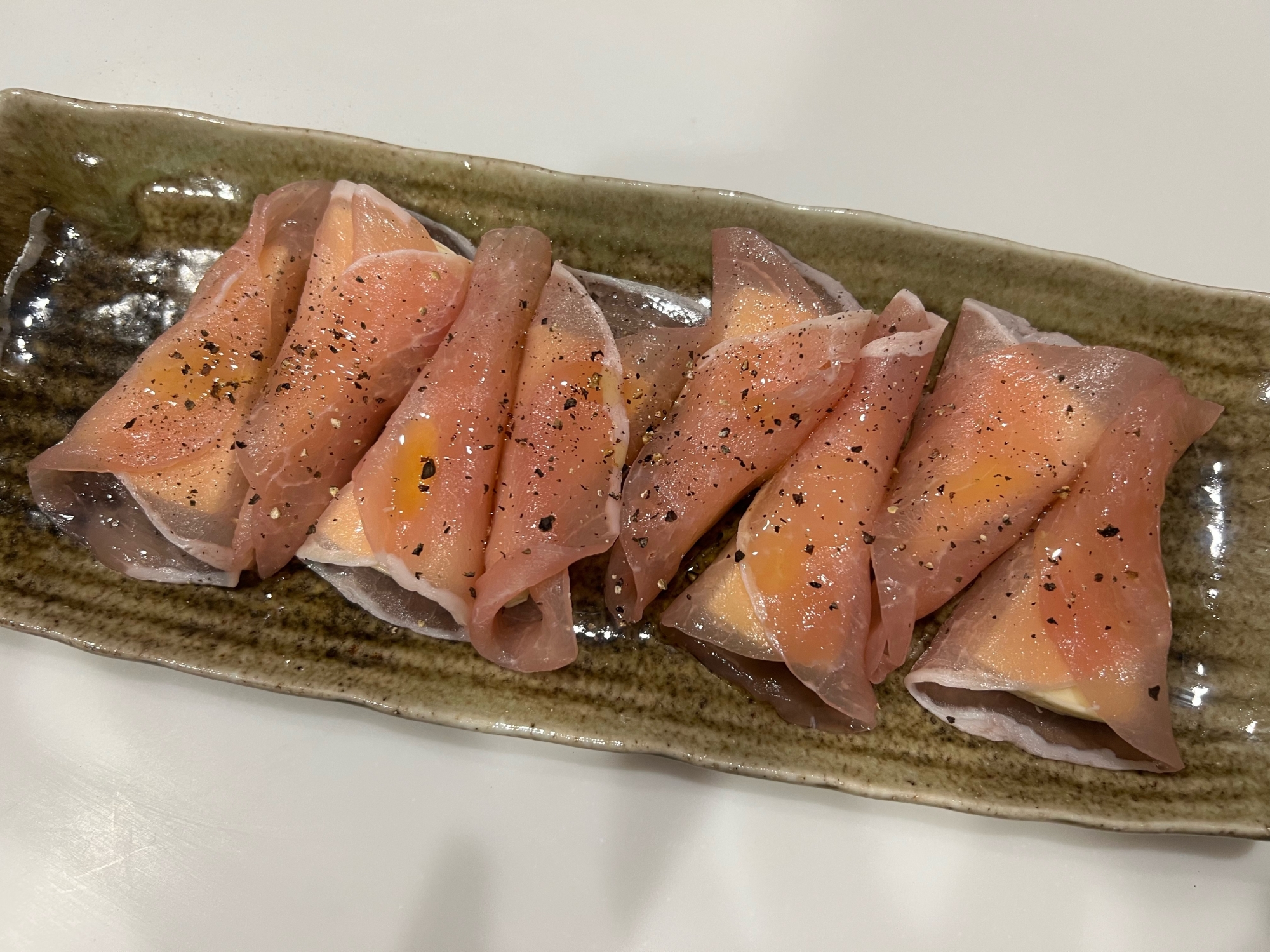 プロセスチーズの生ハム巻き