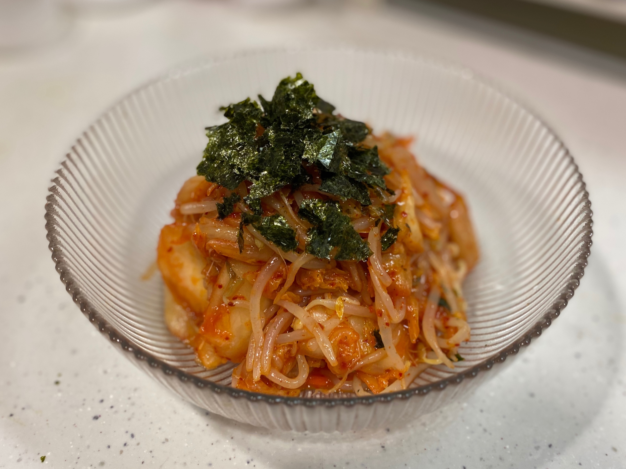 夕飯おつまみに☆レンジで時短！もやしのキムチナムル