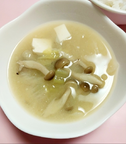 ほうれん草しめじキャベツ味噌汁