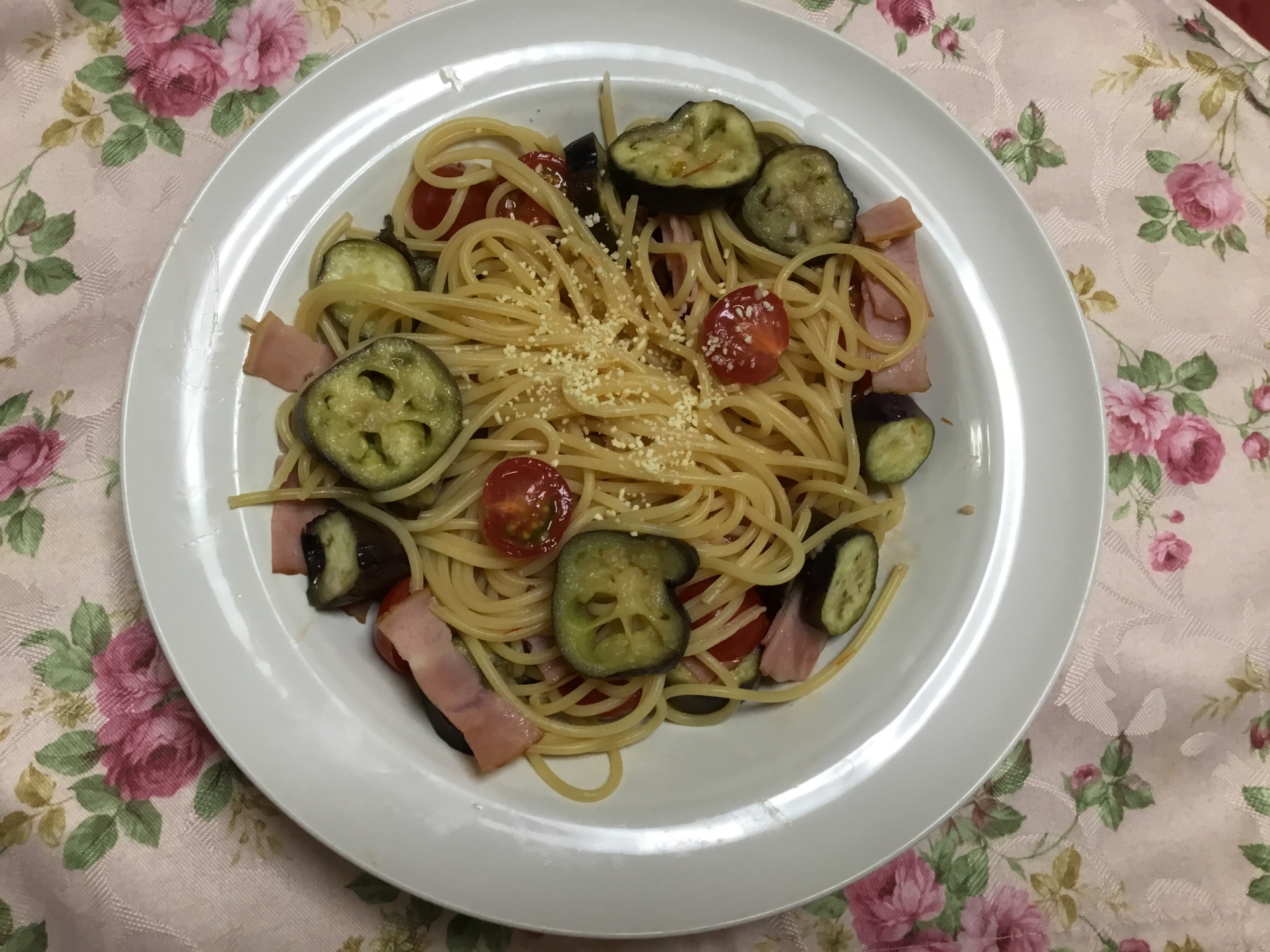 トマトと茄子のペペロンチーノパスタ