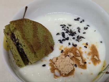 どら焼きときな粉と黒すりごまのヨーグルト