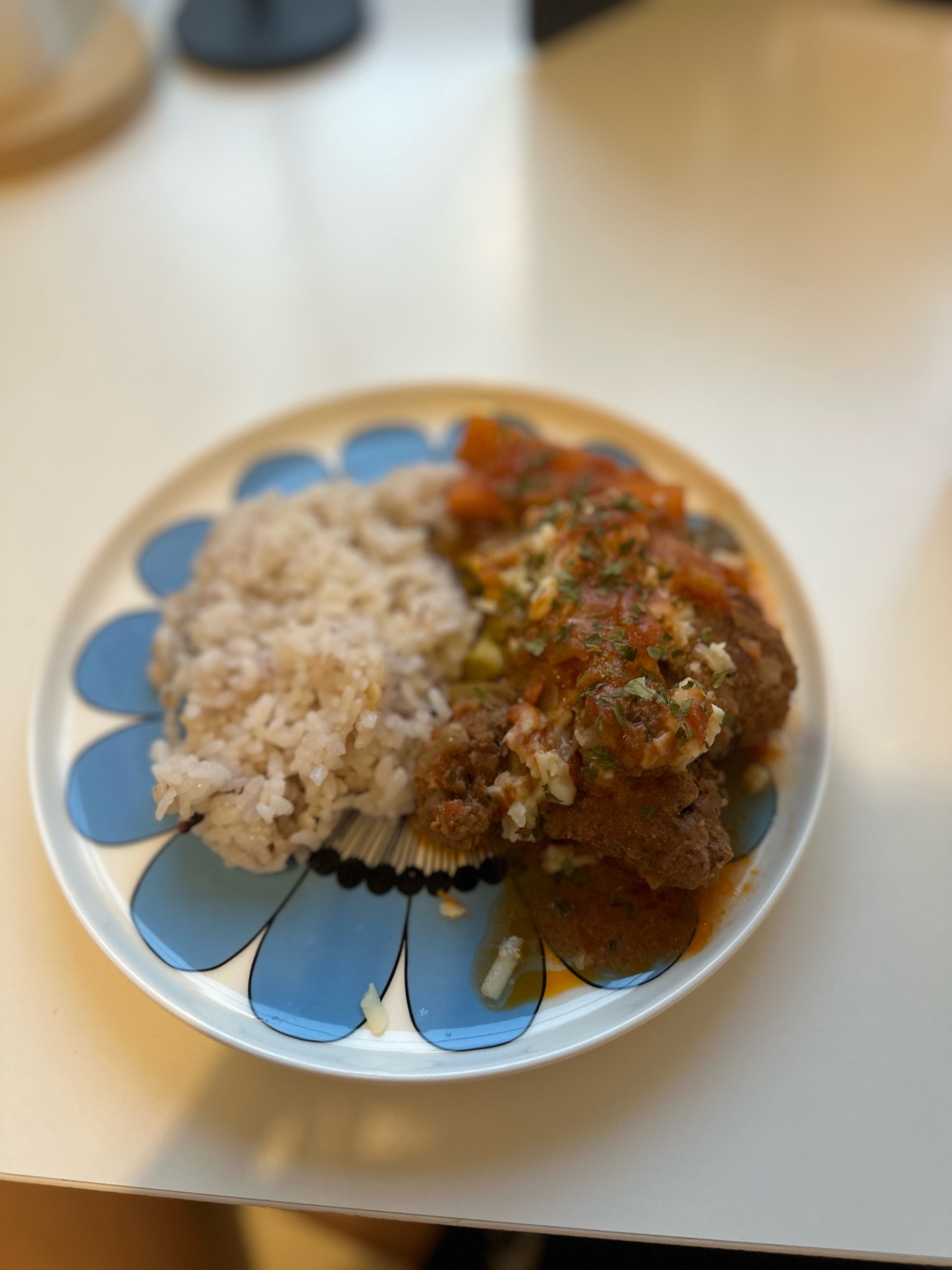 トマト缶で♡煮込みハンバーグ