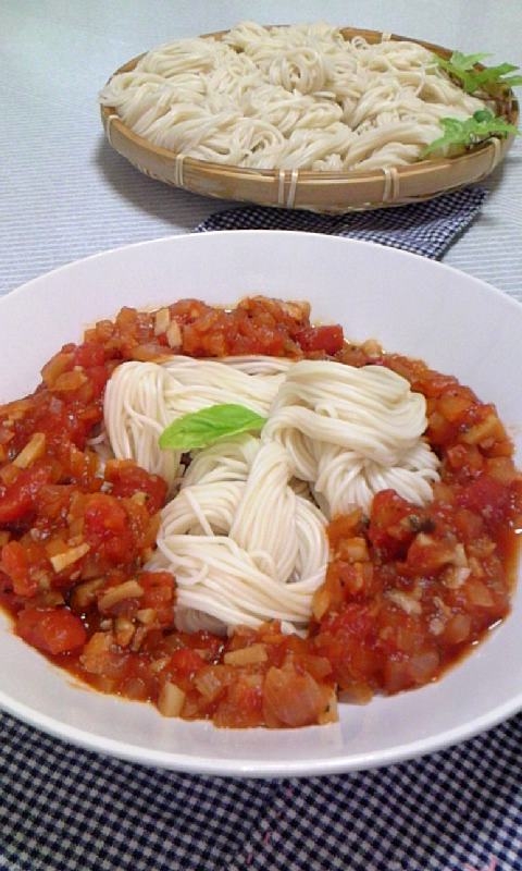 トマト缶deバジルきかせて♪トマト素麺♪