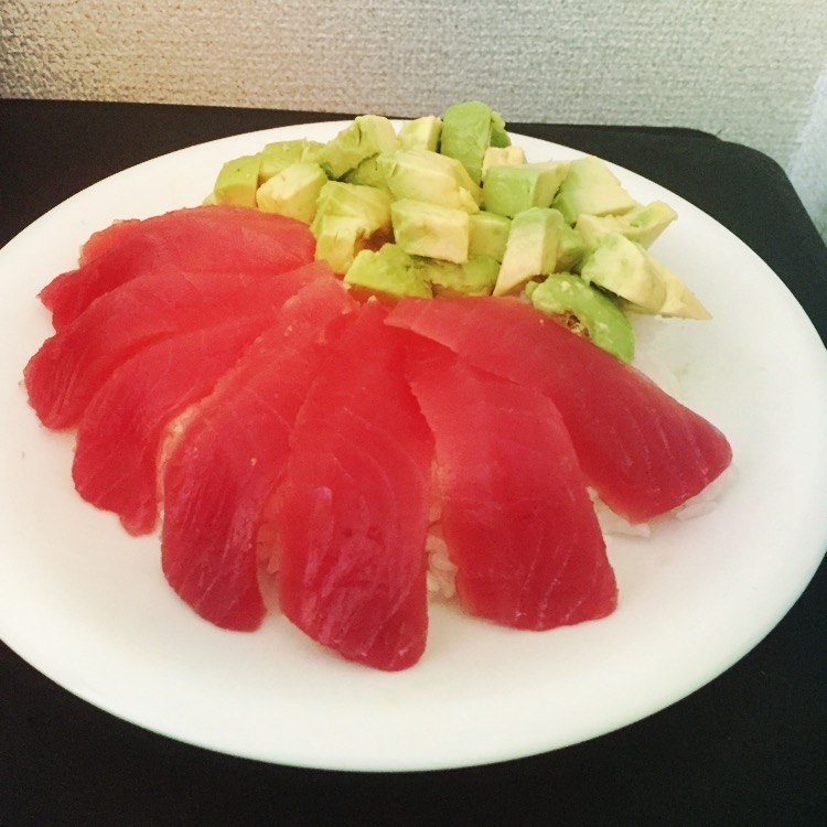 アボガドまぐろ丼