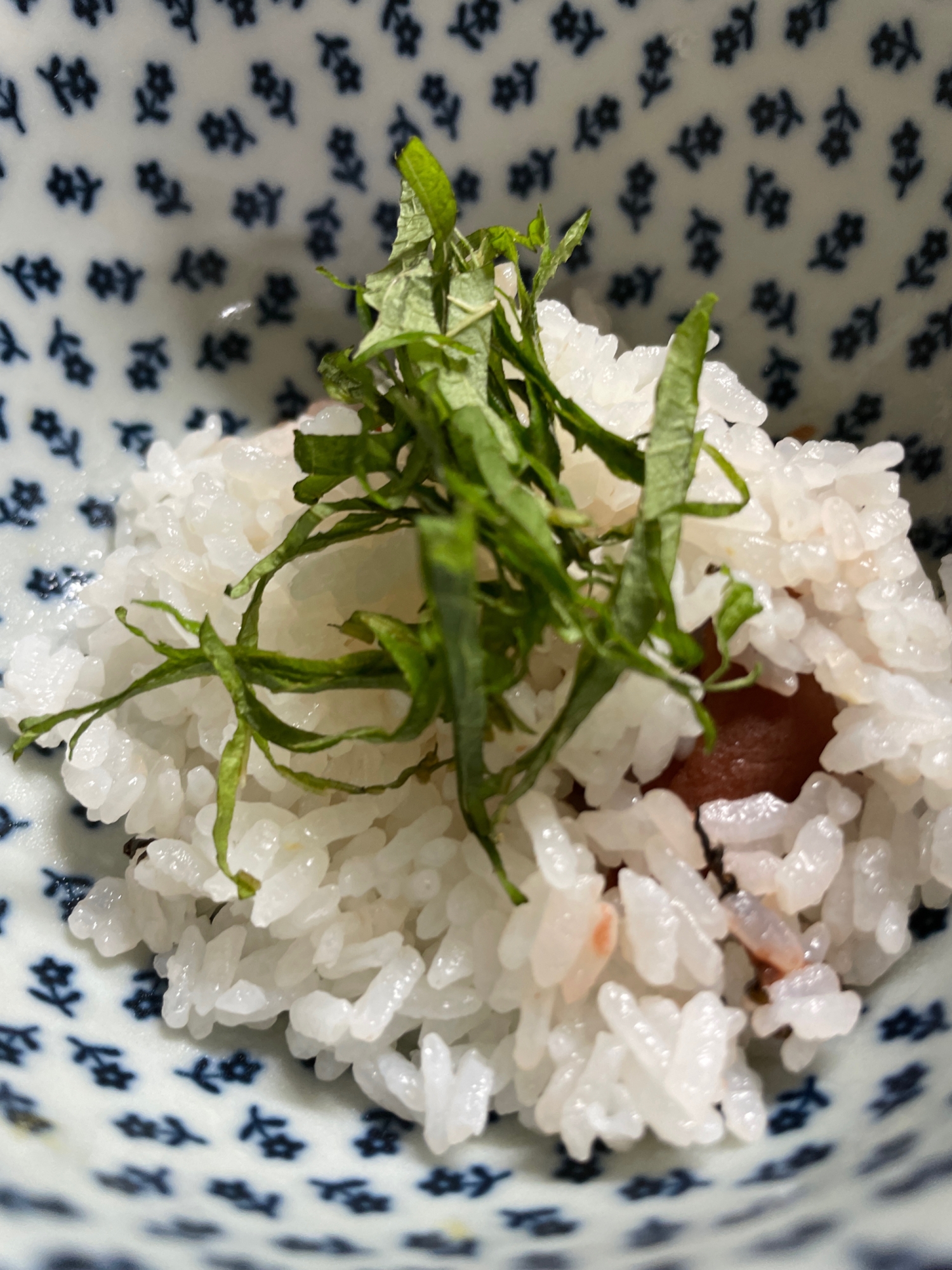 梅干しいり炊飯、青じそのせ(梅干しごはん、青じそ)