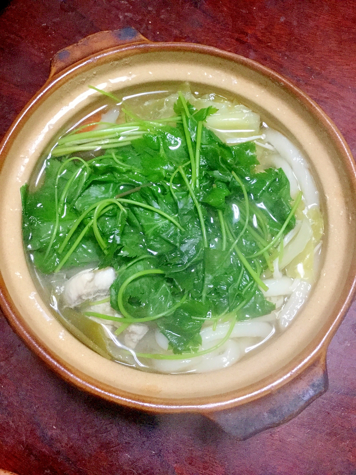 三つ葉とカキの鍋焼きうどん！