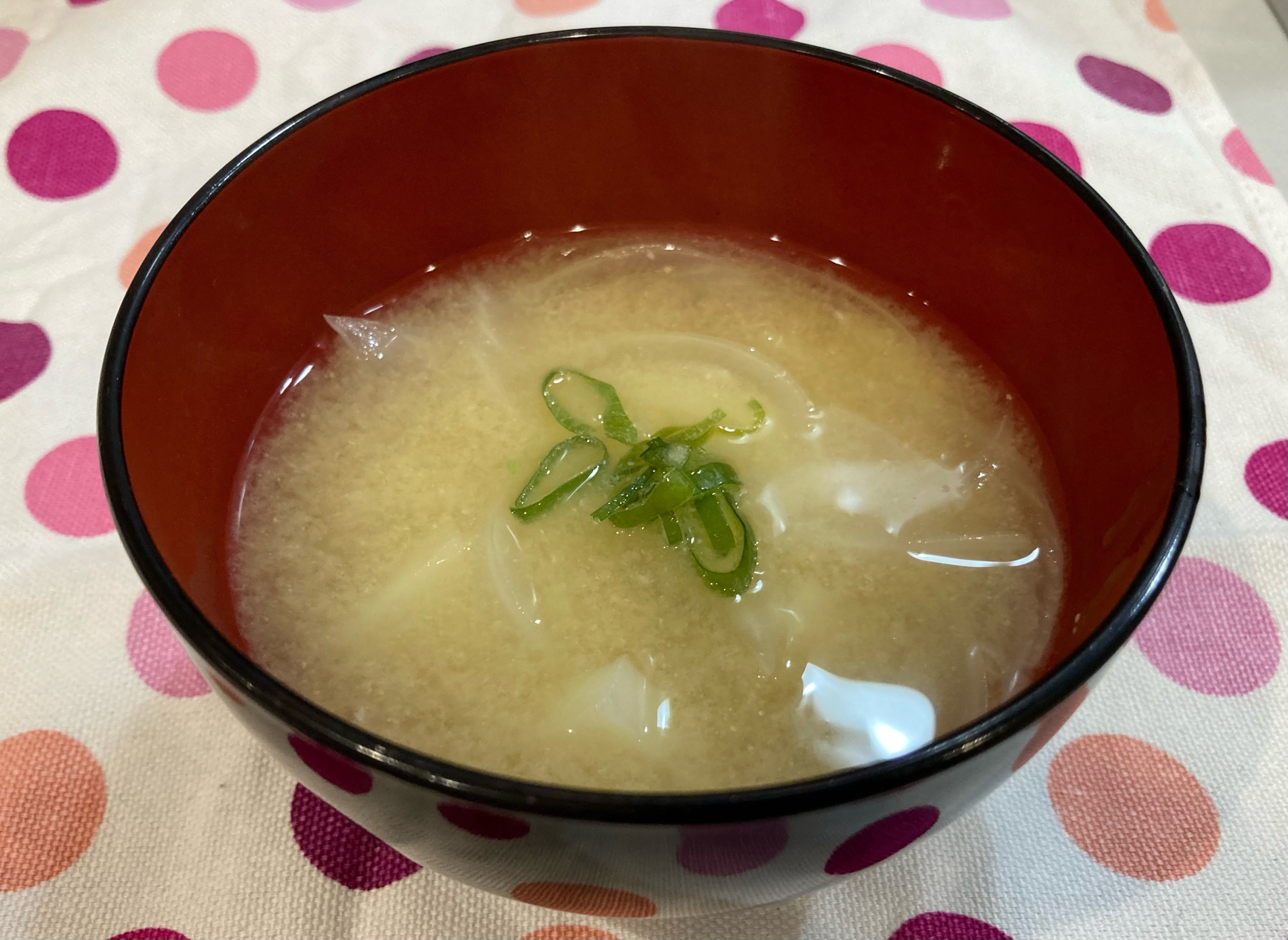 じゃがいもと玉ねぎのお味噌汁