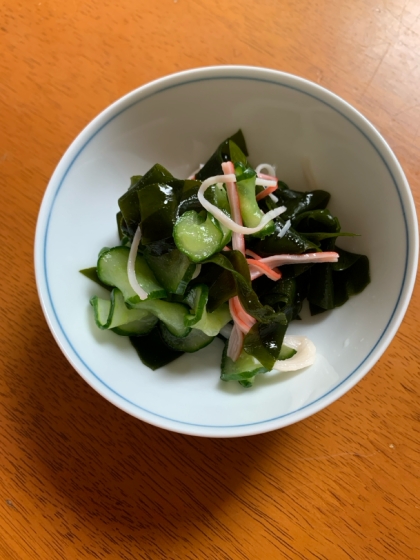 キュウリとワカメとカニカマの酢の物