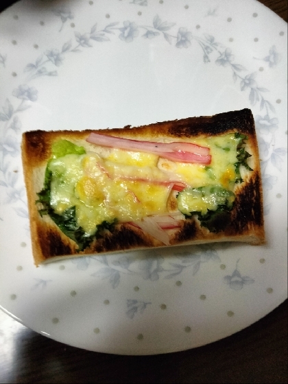 レタスとカニカマのチーズトースト