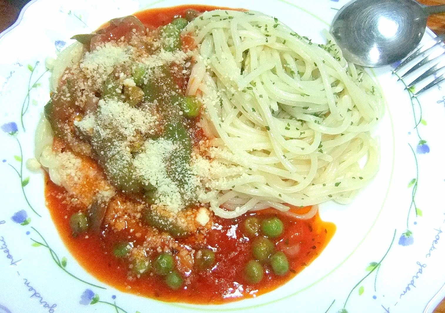 ピーマンとグリーンピースのパスタ