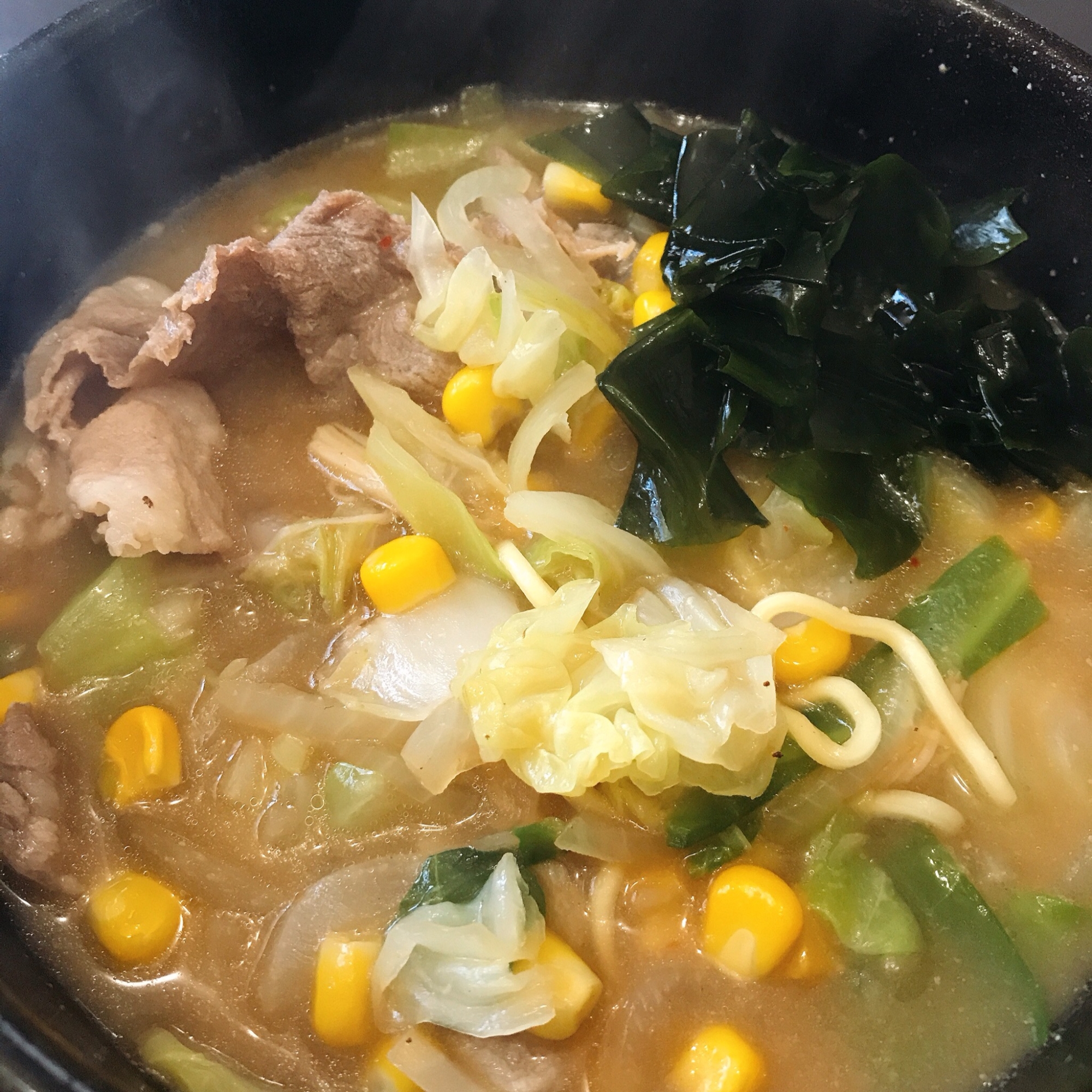 キャベツとわかめの味噌ラーメン