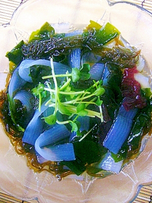 海藻ミックスとこんにゃくのサラダにもずく酢をかけて