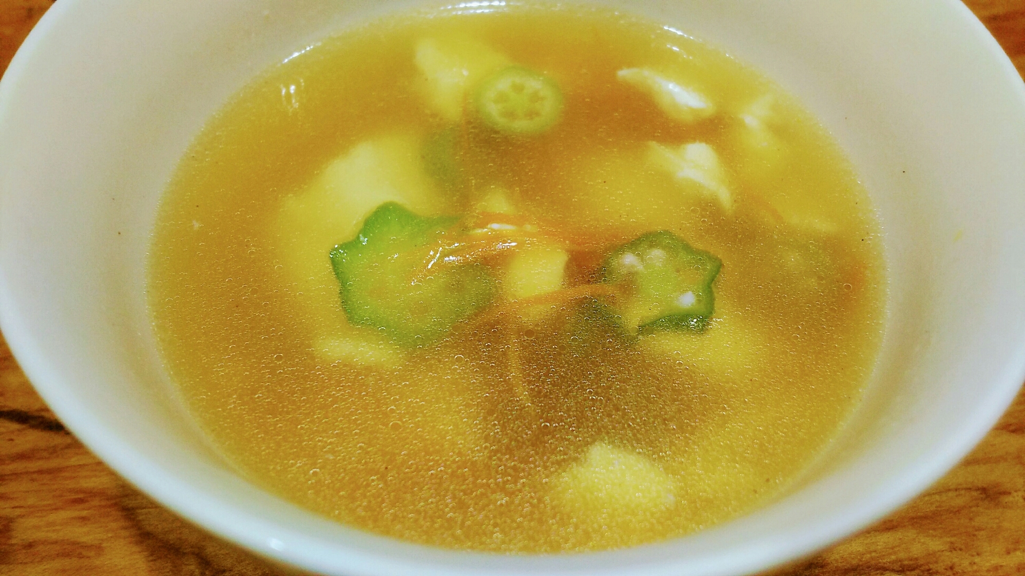 簡単⭐オクラと豆腐のやさしい味の中華スープ