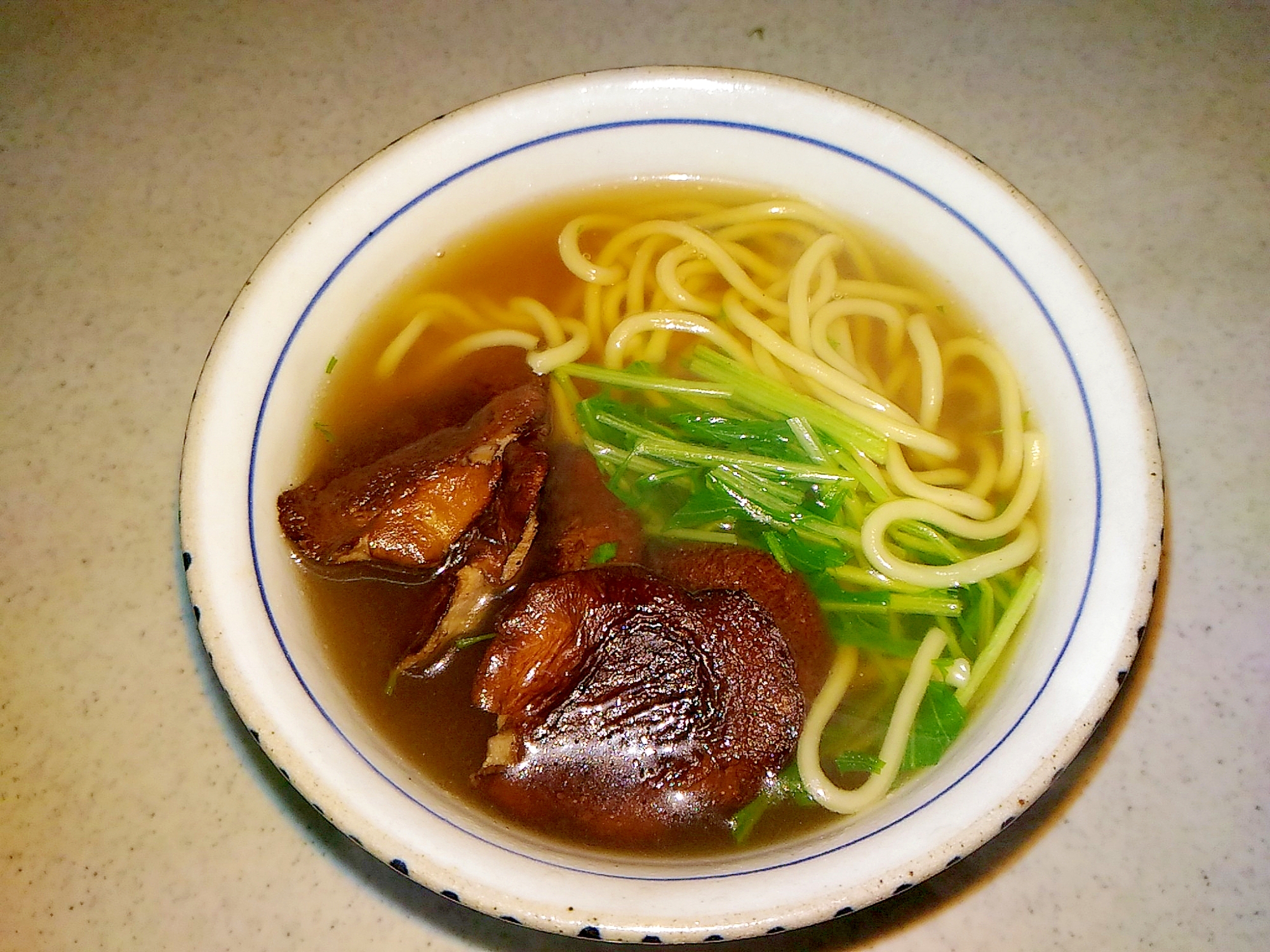 焼き椎茸と水菜の醤油ラーメン