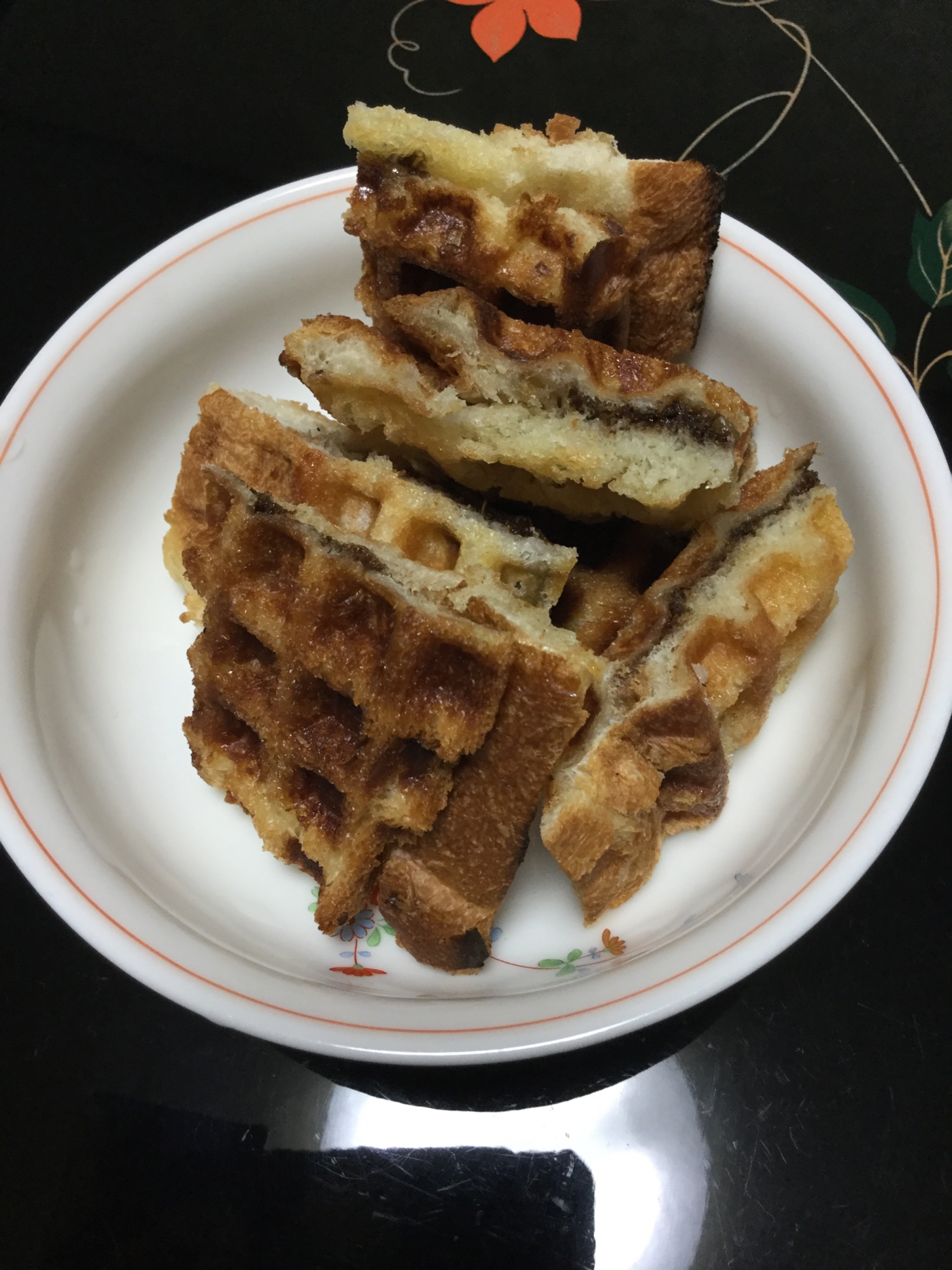 食パンでチョコレート風味のワッフル