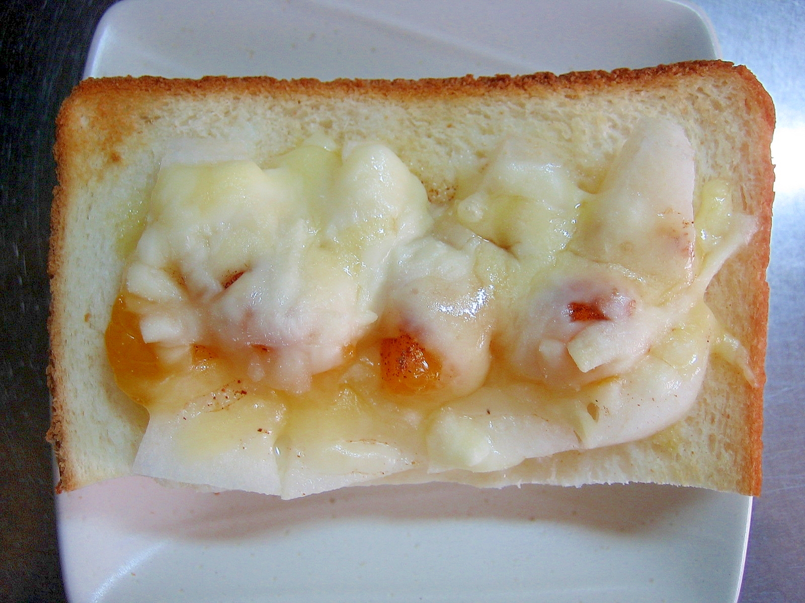 練乳＆梨＆みかんのシナモンチーズトースト